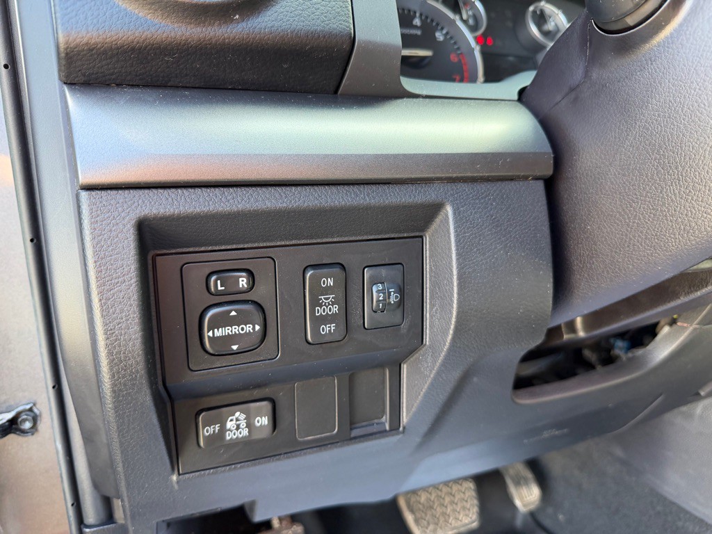2016 Toyota Tundra Image 17