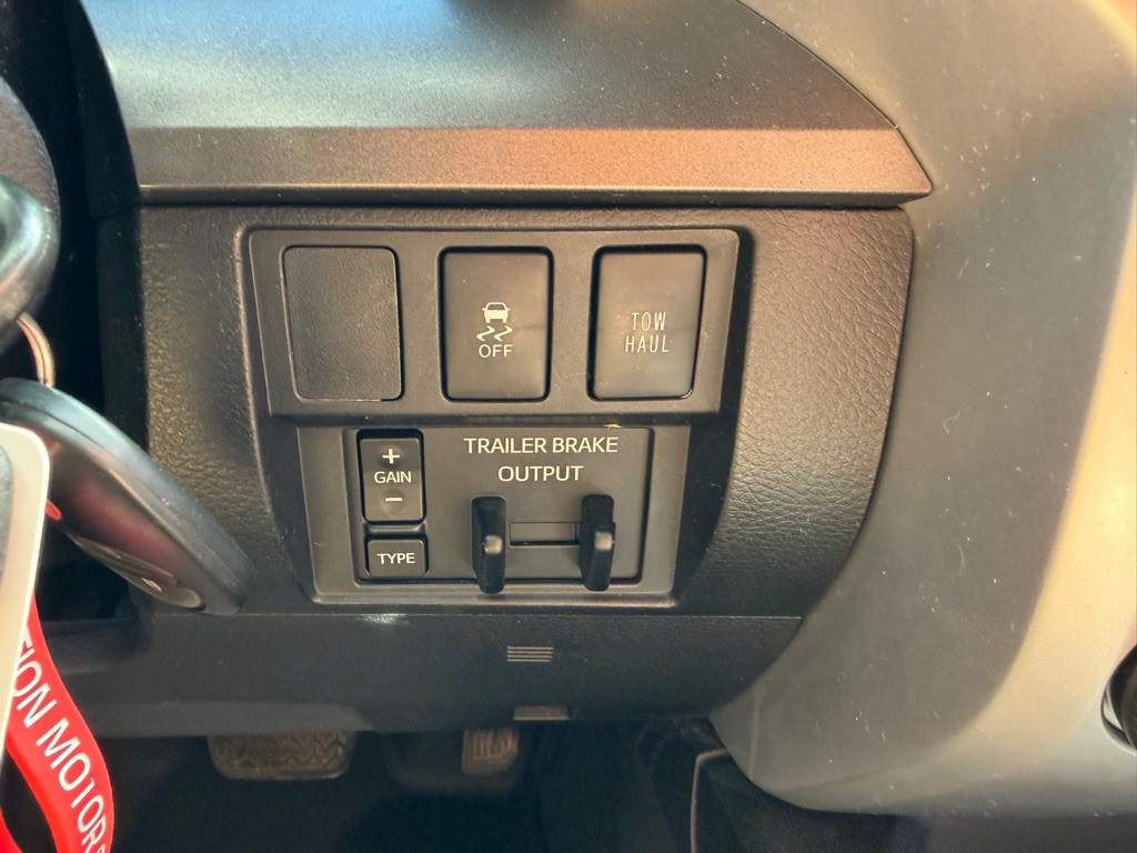 2016 Toyota Tundra Image 25