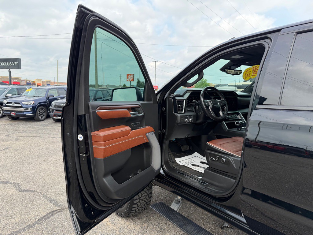 2024 GMC Sierra Image 12