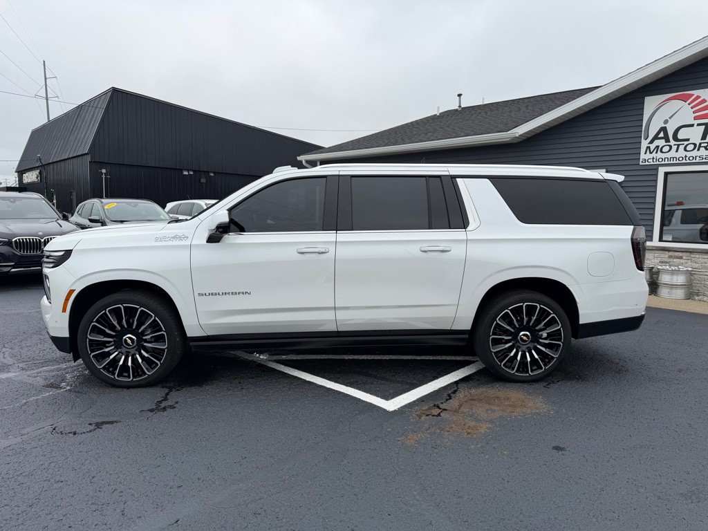 2025 Chevrolet Suburban Image 2