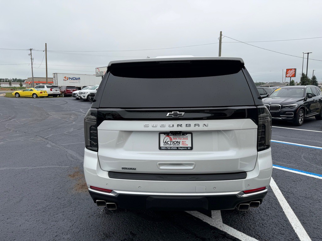 2025 Chevrolet Suburban Image 4