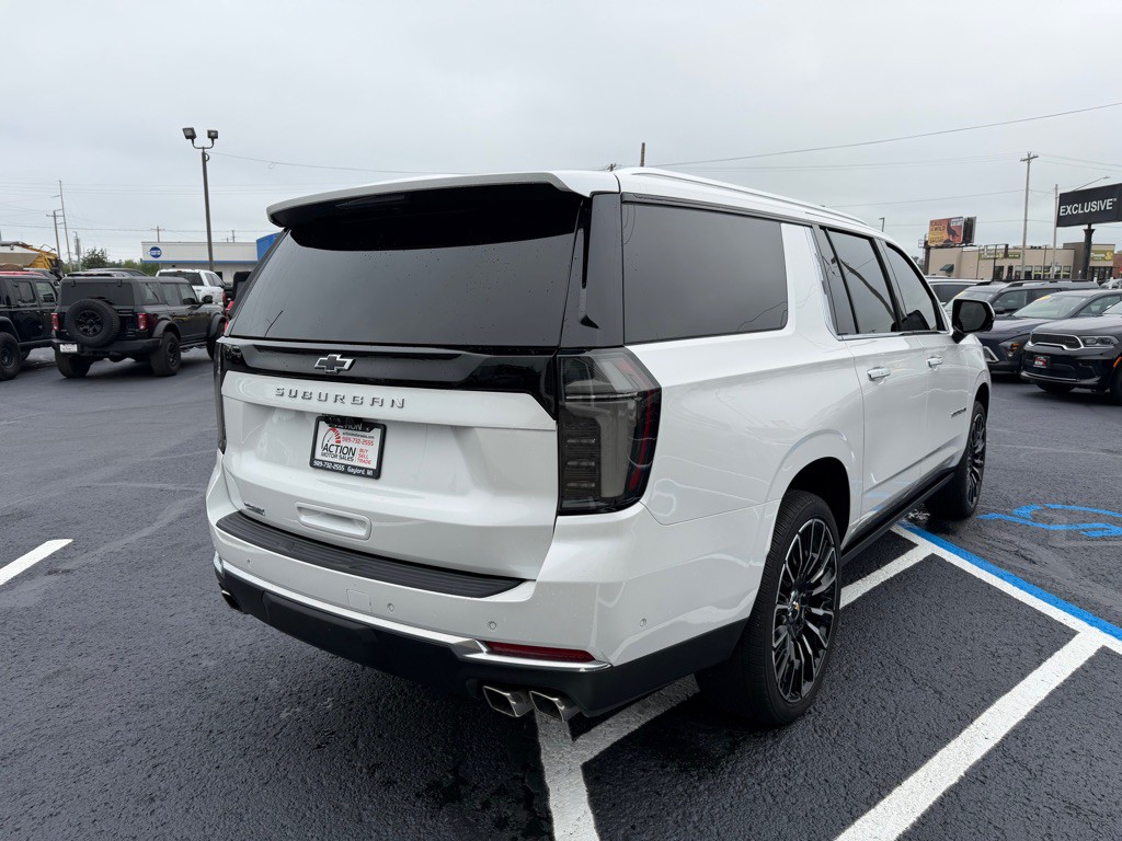 2025 Chevrolet Suburban Image 5