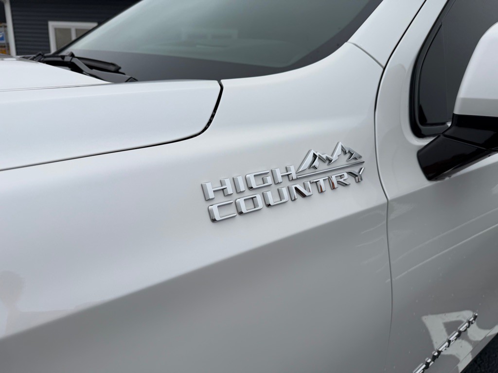 2025 Chevrolet Suburban Image 10