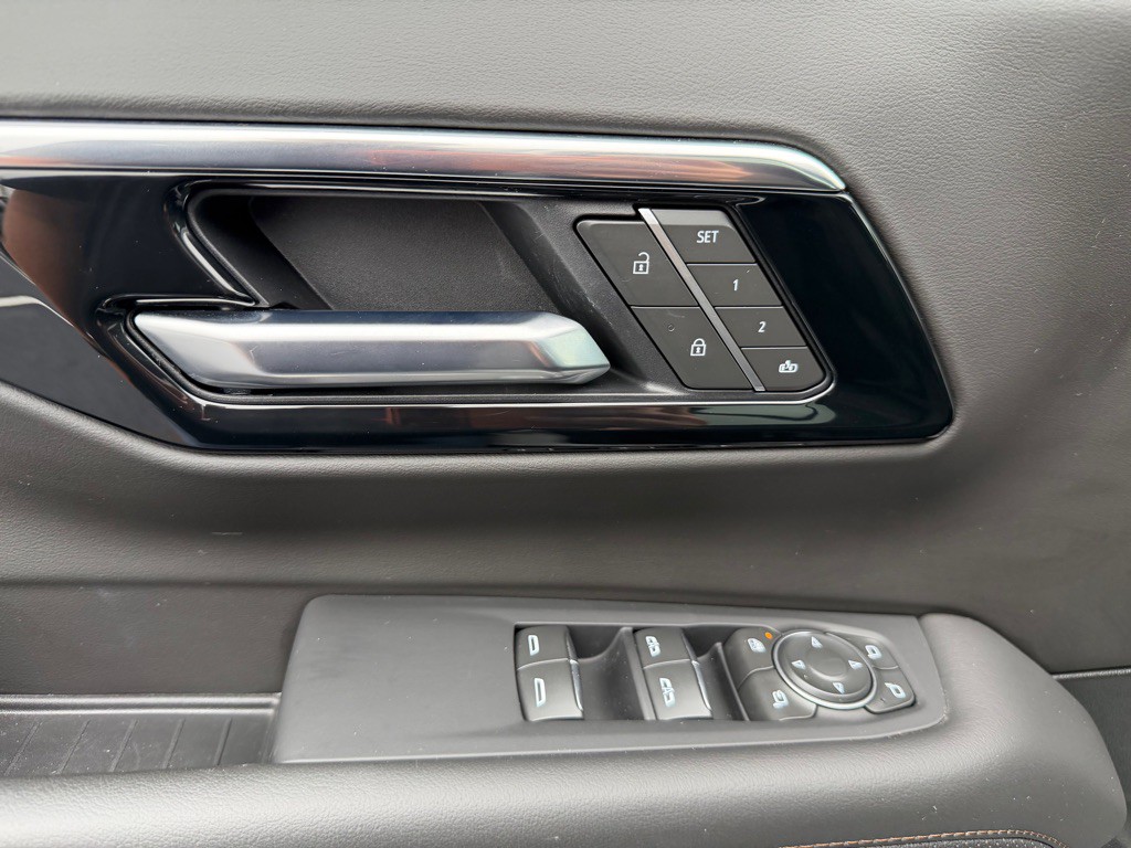 2025 Chevrolet Suburban Image 13