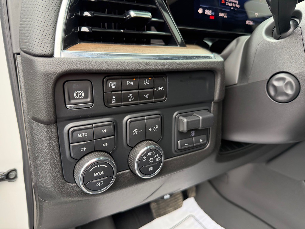 2025 Chevrolet Suburban Image 19