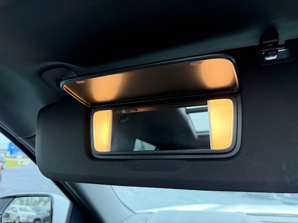 2025 Chevrolet Suburban Image 38