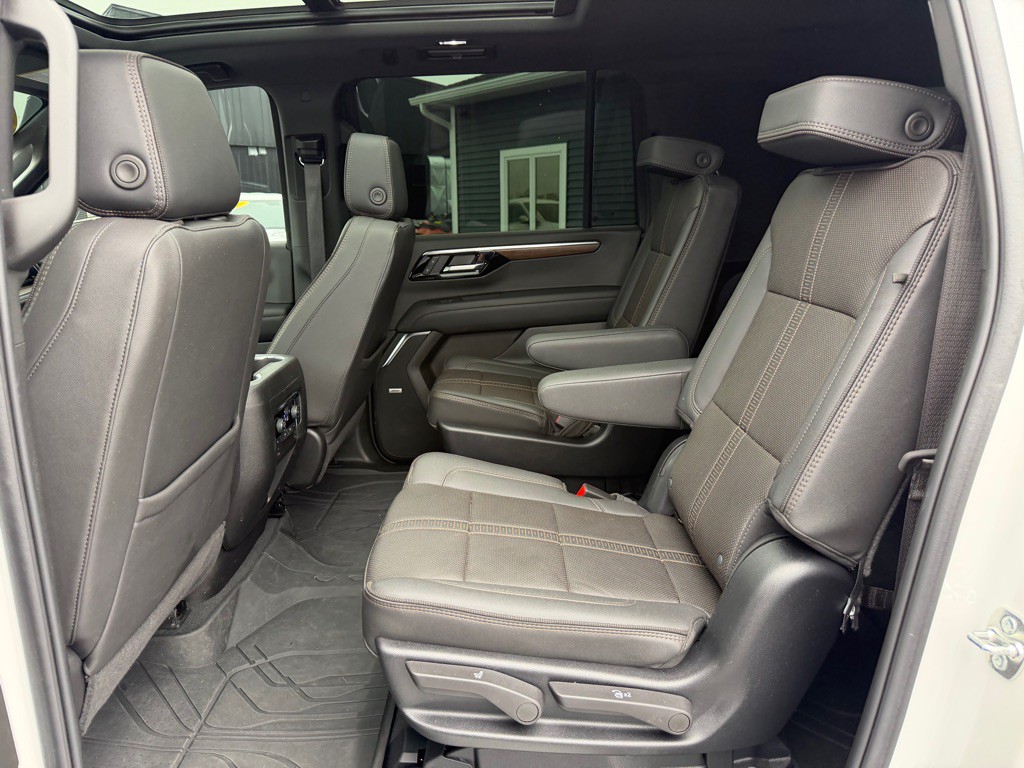 2025 Chevrolet Suburban Image 40