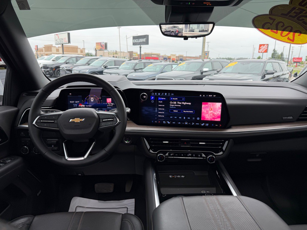 2025 Chevrolet Suburban Image 42