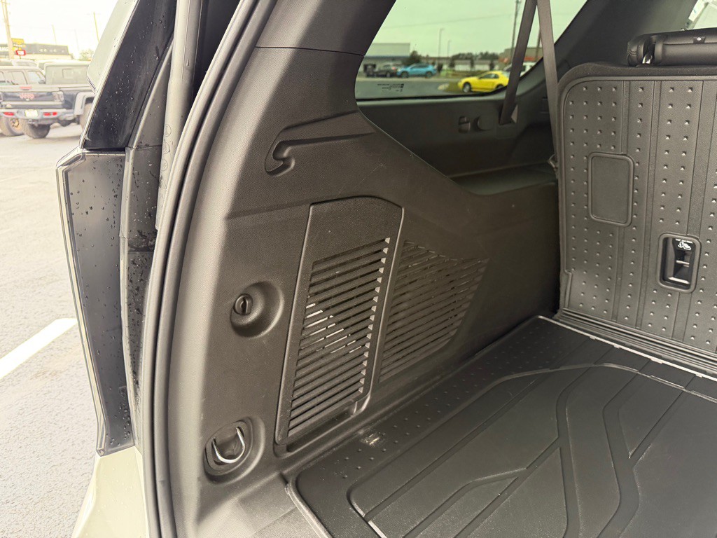 2025 Chevrolet Suburban Image 48