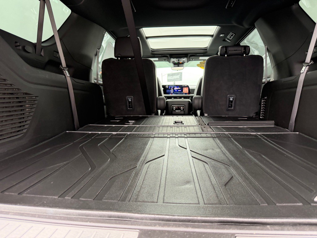 2025 Chevrolet Suburban Image 50