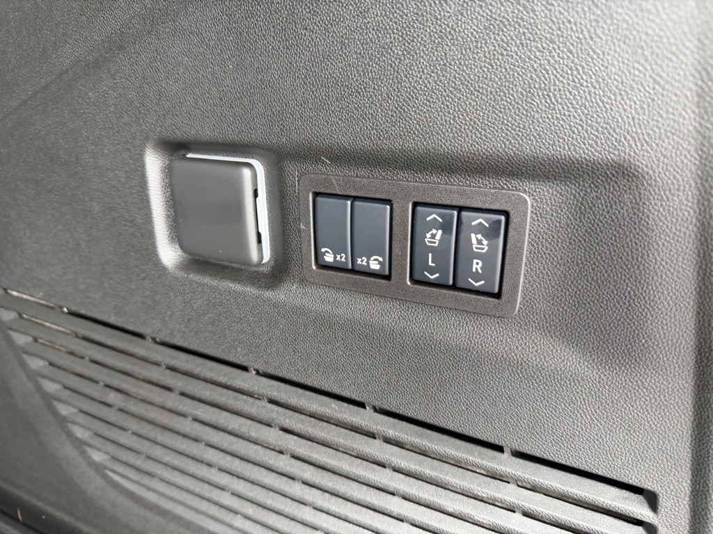 2025 Chevrolet Suburban Image 52