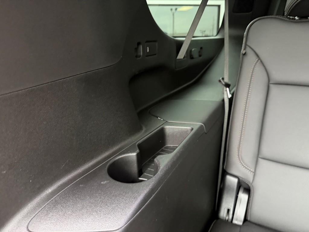 2025 Chevrolet Suburban Image 60