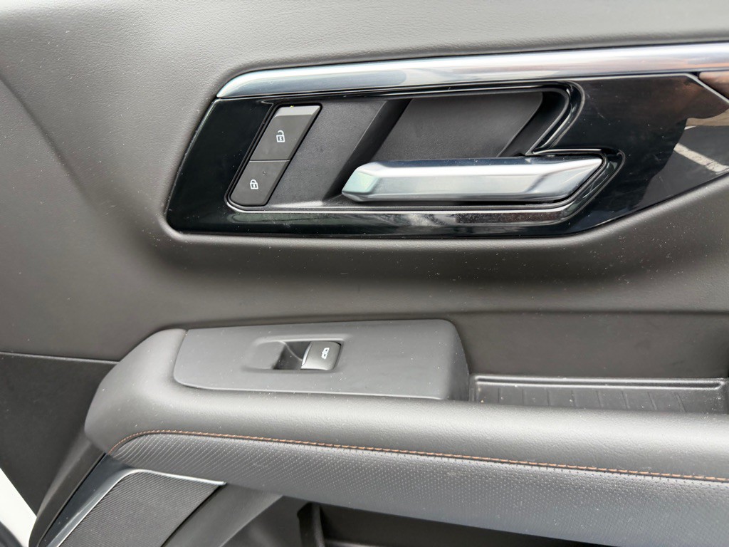 2025 Chevrolet Suburban Image 64