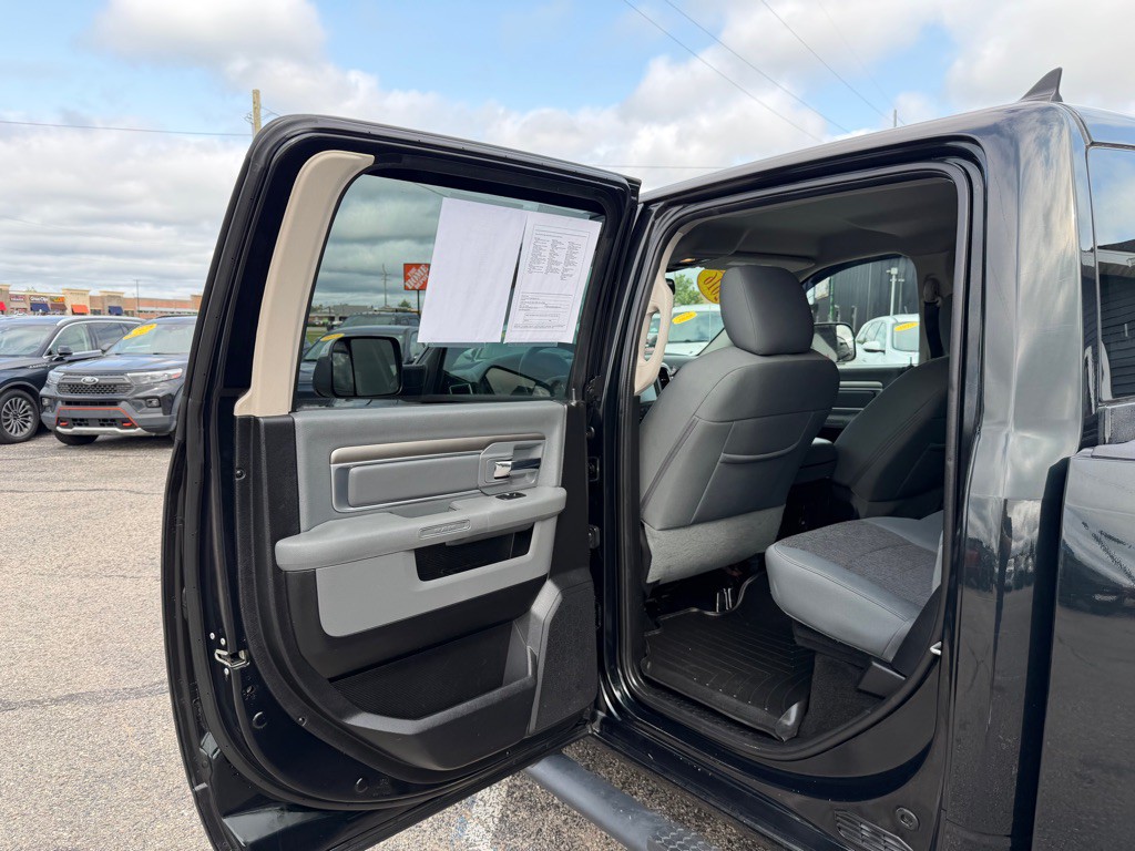 2016 RAM 1500 Image 36