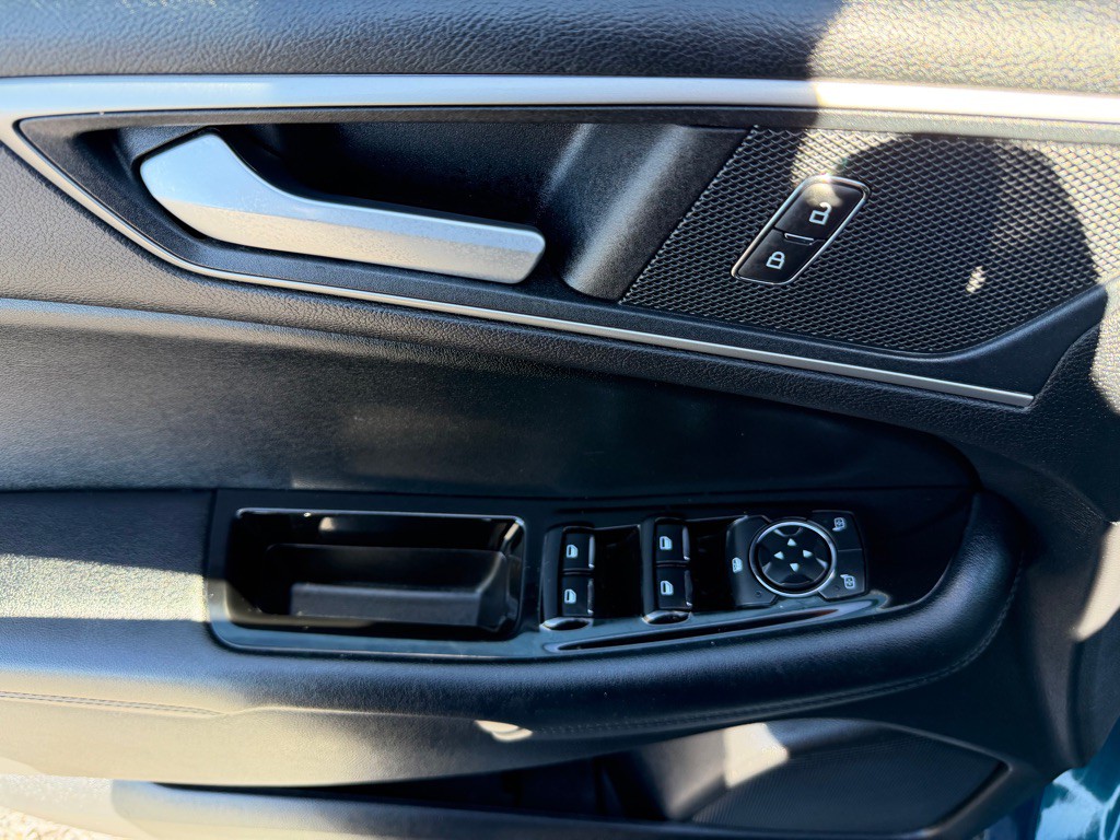 2020 Ford Edge Image 10
