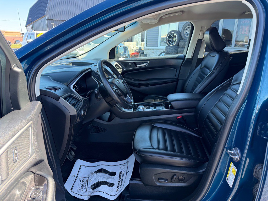 2020 Ford Edge Image 11