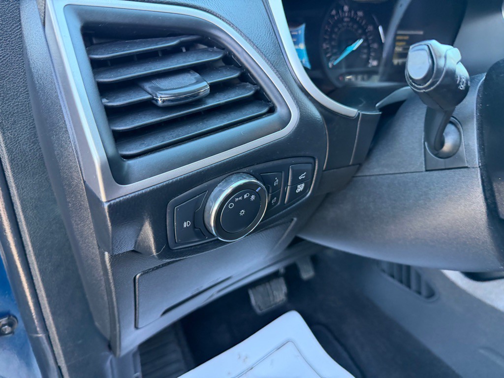2020 Ford Edge Image 16