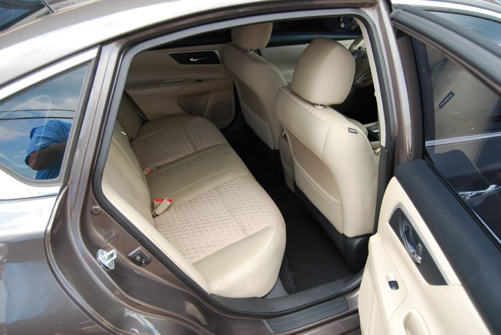 2016 Nissan Altima Image 4