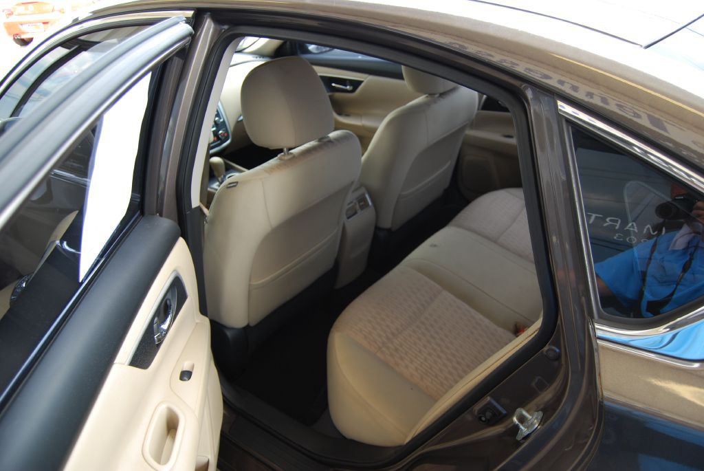 2016 Nissan Altima Image 6