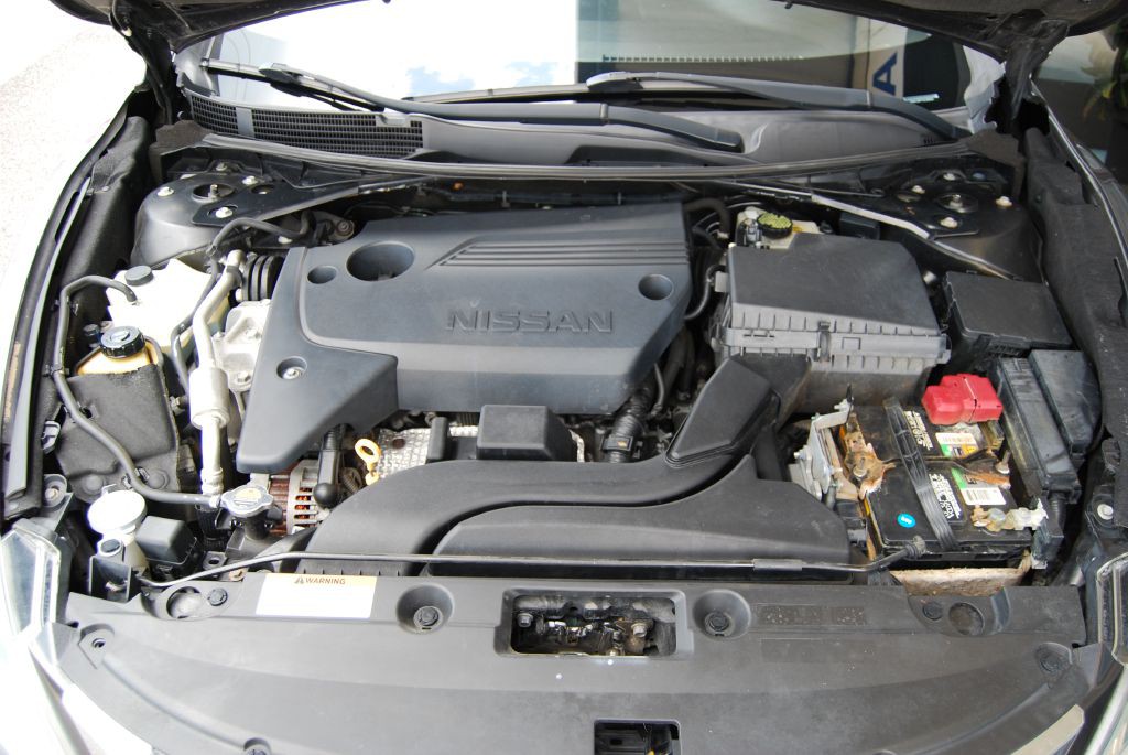 2016 Nissan Altima Image 9