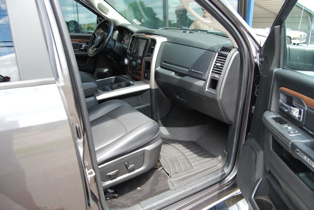 2017 RAM 1500 Image 3