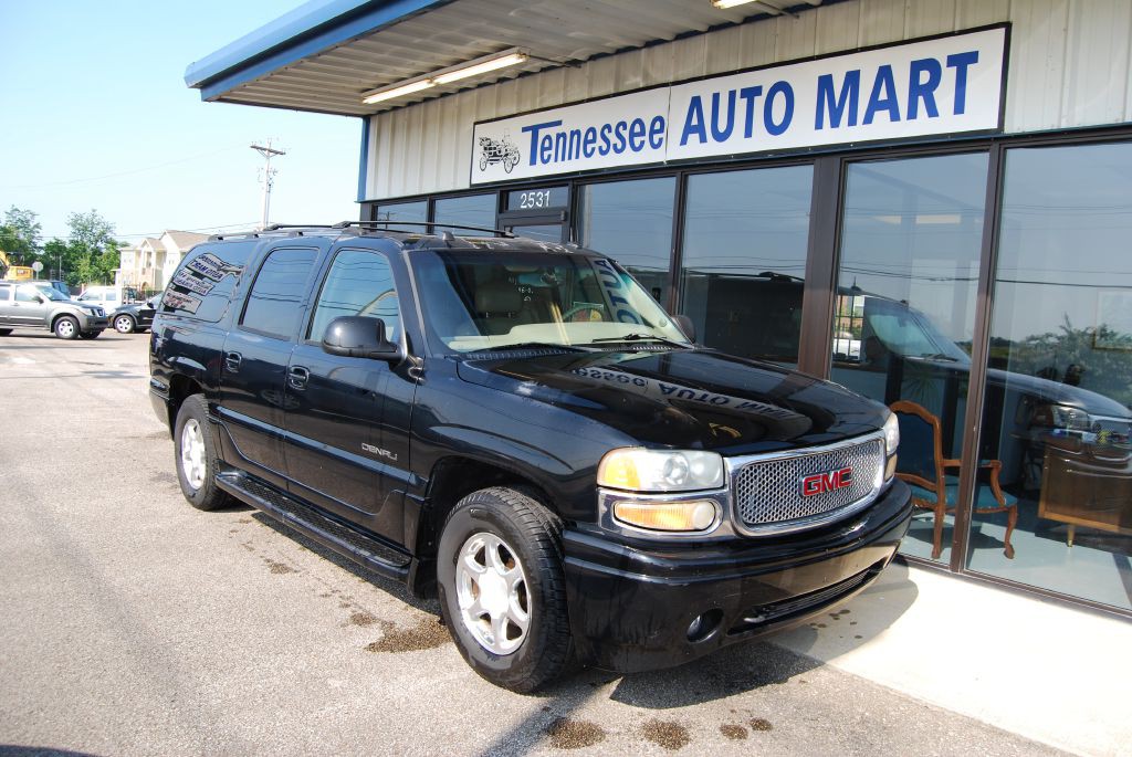 2004 GMC Yukon Image 2