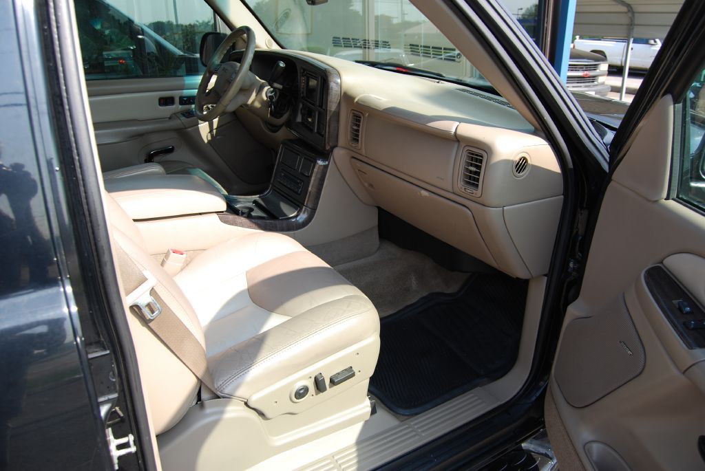 2004 GMC Yukon Image 3