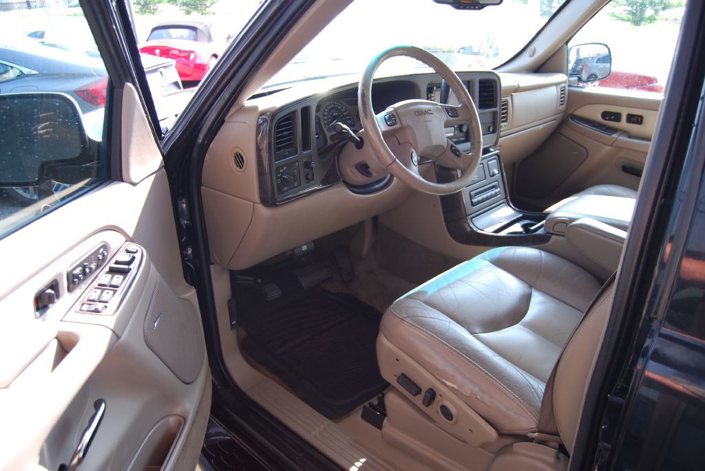 2004 GMC Yukon Image 9
