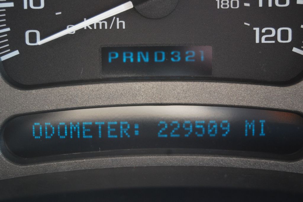 2004 GMC Yukon Image 10