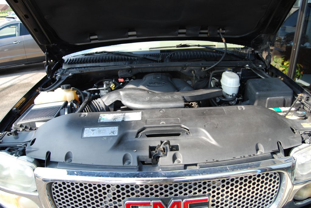 2004 GMC Yukon Image 11