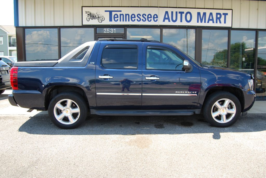 2012 Chevrolet Avalanche Image 1
