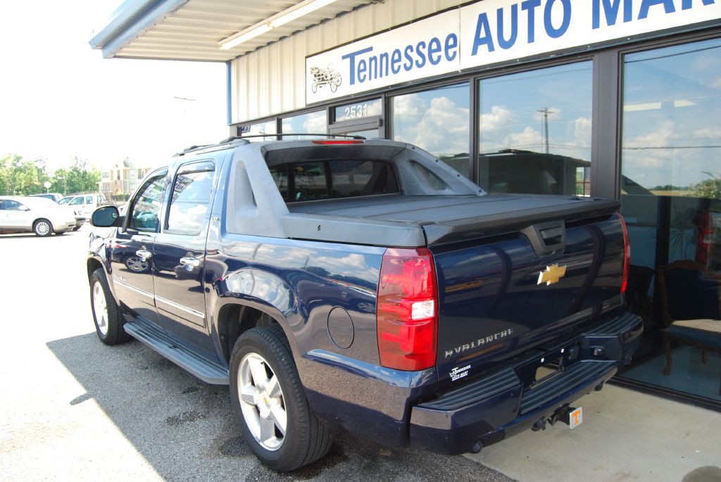 2012 Chevrolet Avalanche Image 11