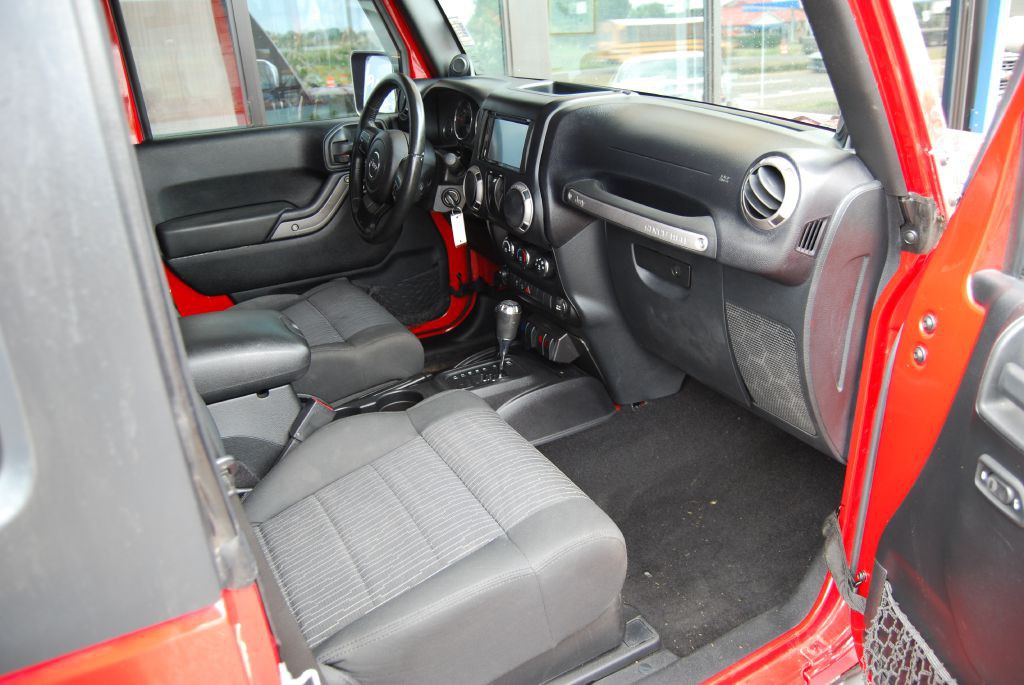 2011 Jeep Wrangler Image 3