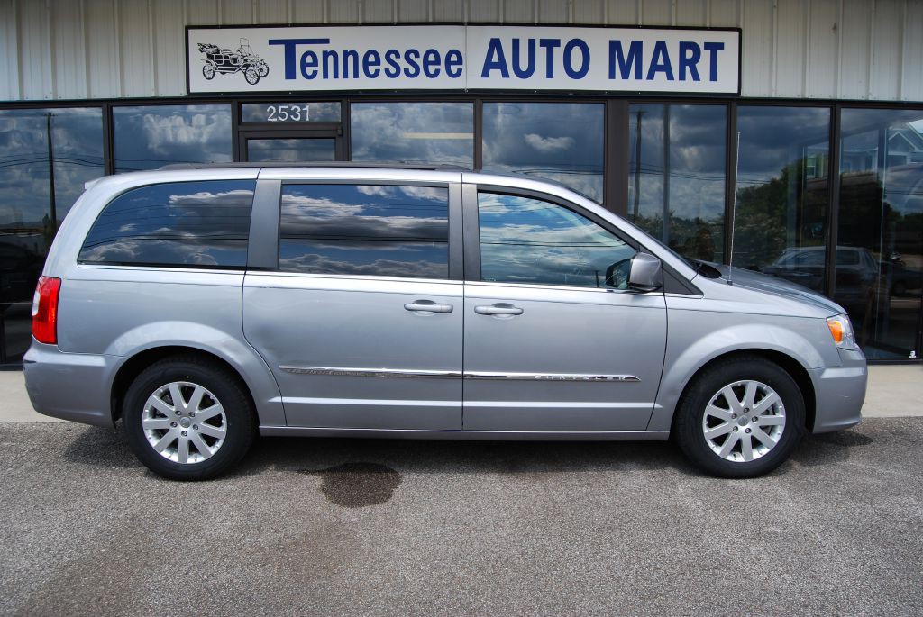 2014 Chrysler Town & Country Image 1