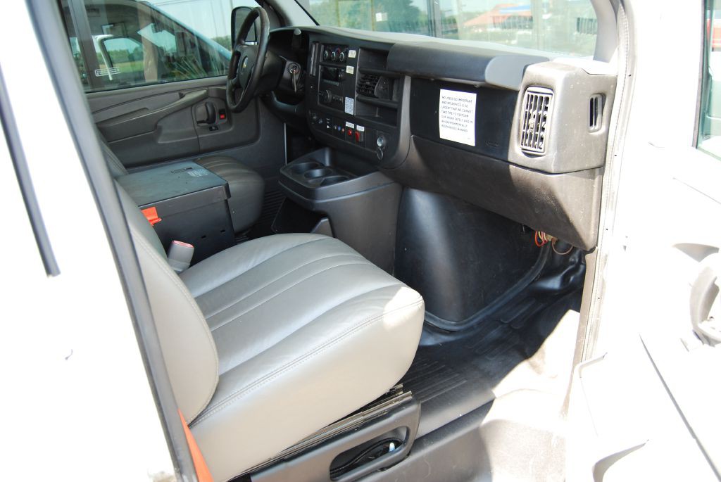 2014 Chevrolet Express Image 3