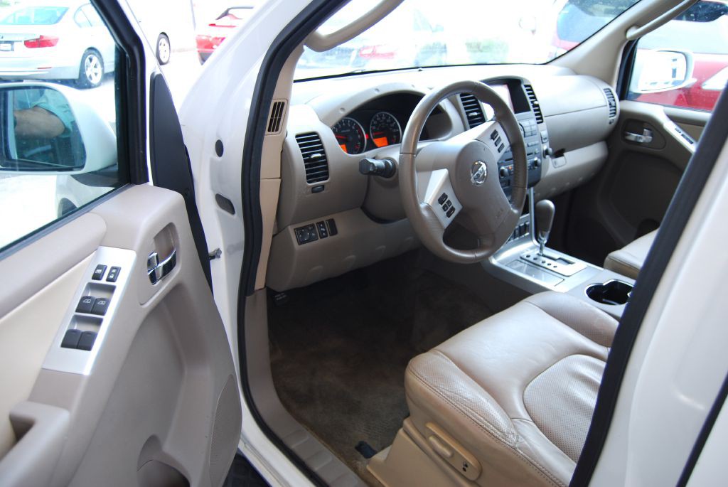 2012 Nissan Pathfinder Image 9