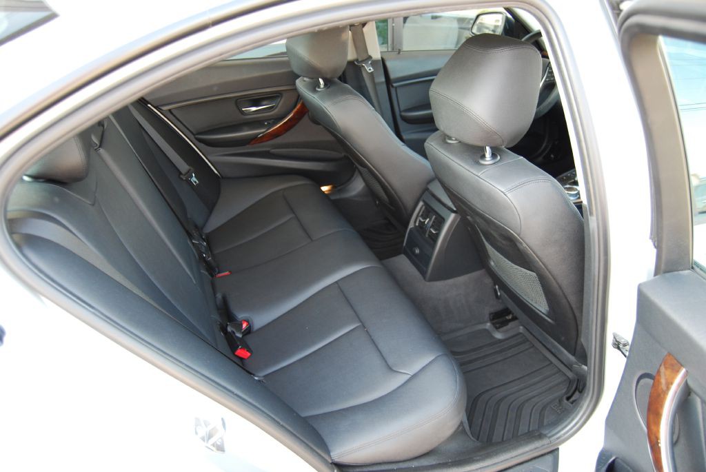 2015 BMW 3 Series Image 4
