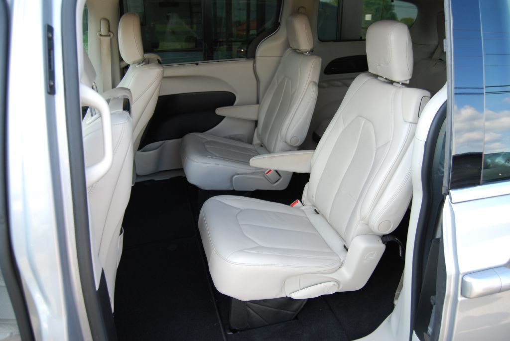 2018 Chrysler Pacifica Image 6