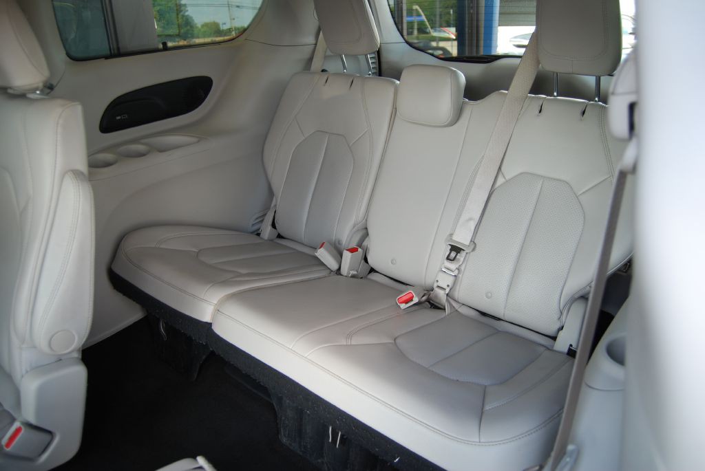 2018 Chrysler Pacifica Image 7