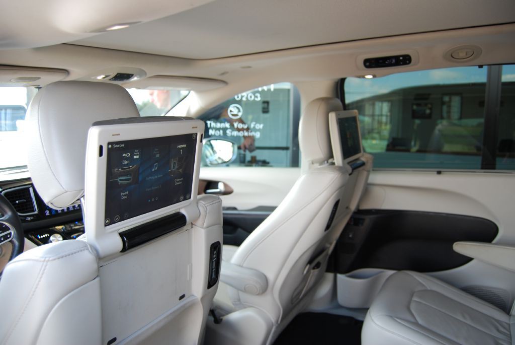2018 Chrysler Pacifica Image 8