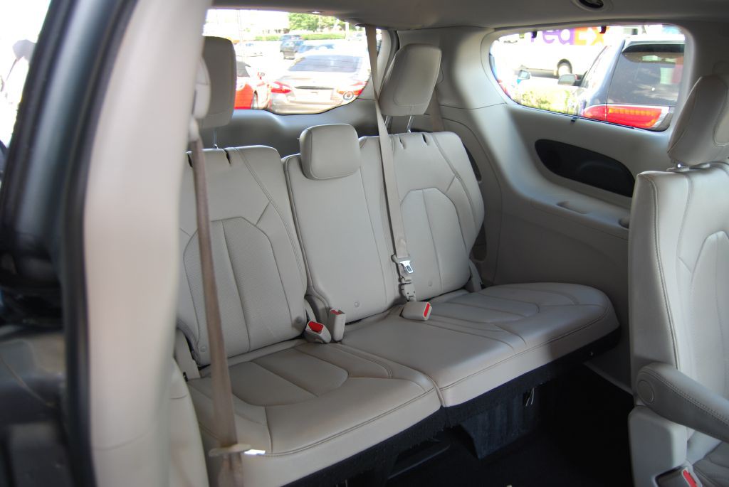 2018 Chrysler Pacifica Image 10