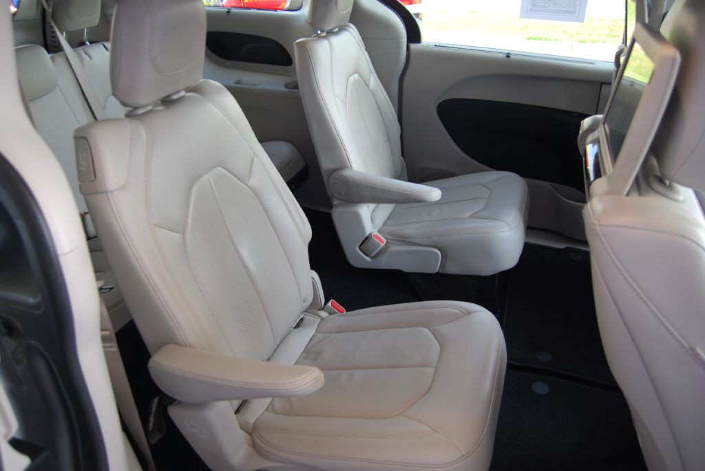 2018 Chrysler Pacifica Image 11