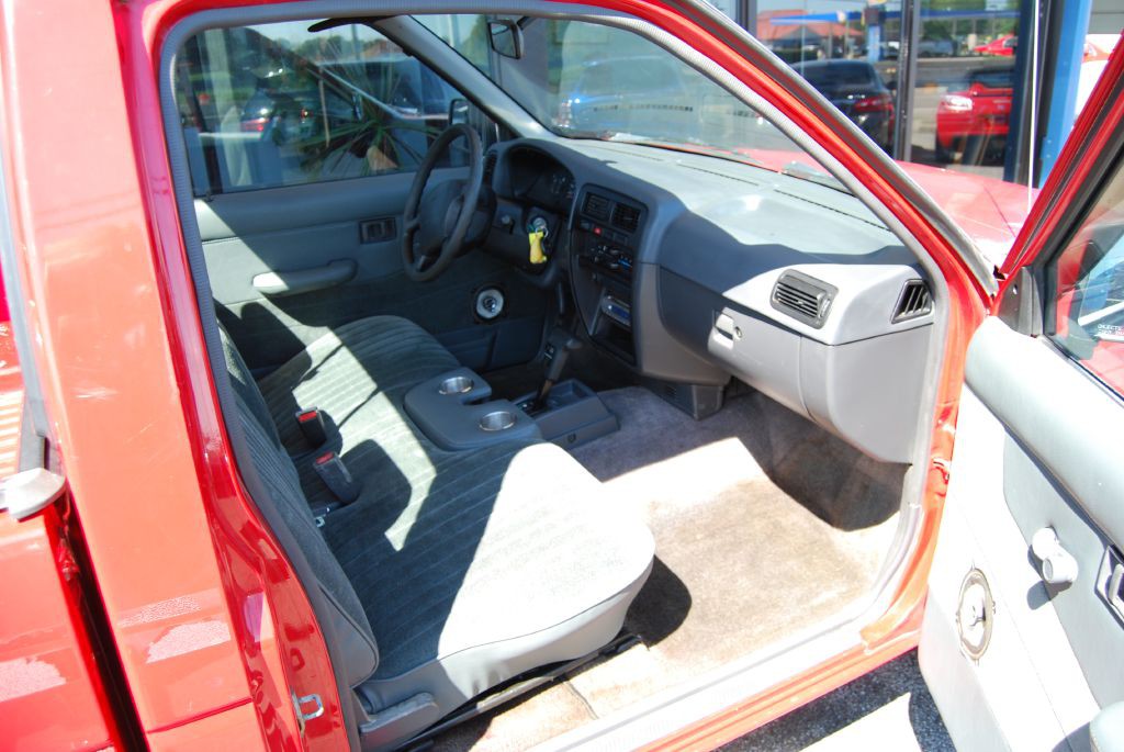 1997 Nissan Truck Image 3