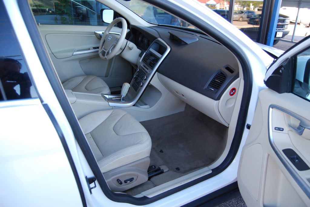 2011 Volvo XC60 Image 3