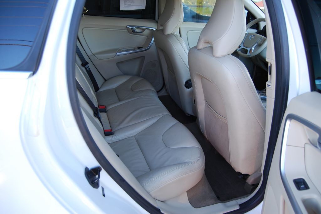 2011 Volvo XC60 Image 4