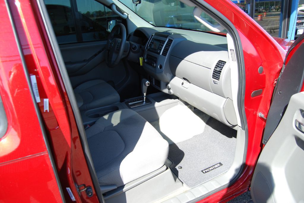 2014 Nissan Frontier Image 3