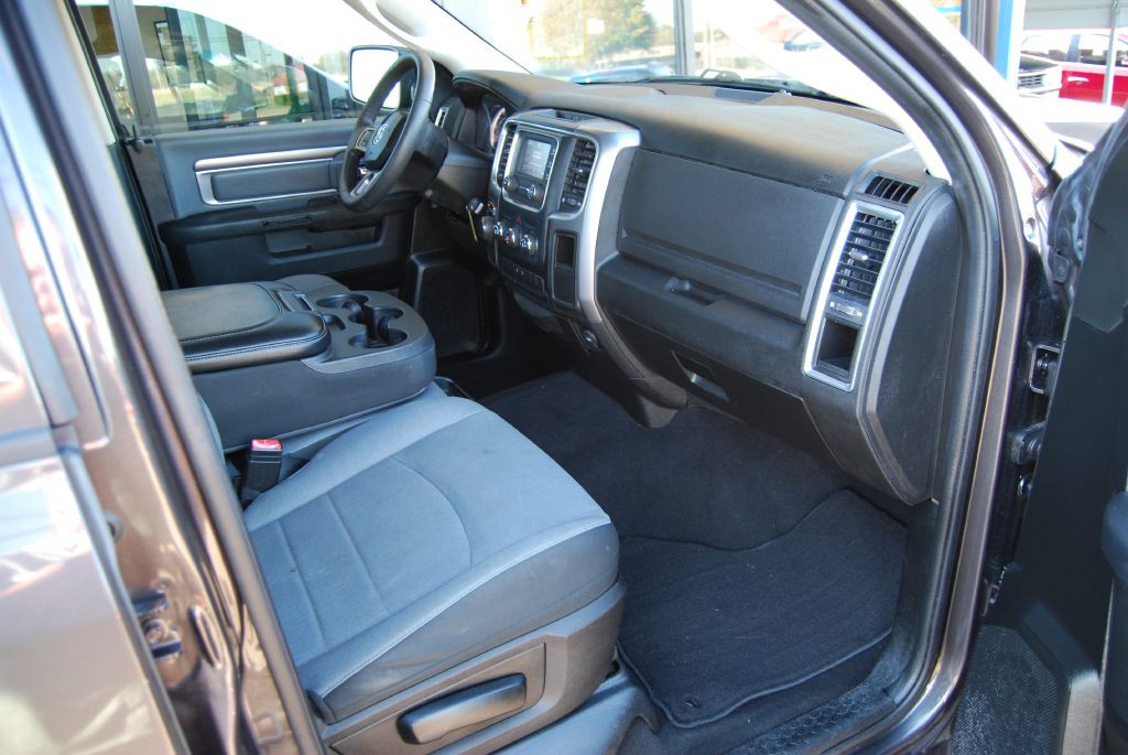 2022 RAM 1500 Image 3