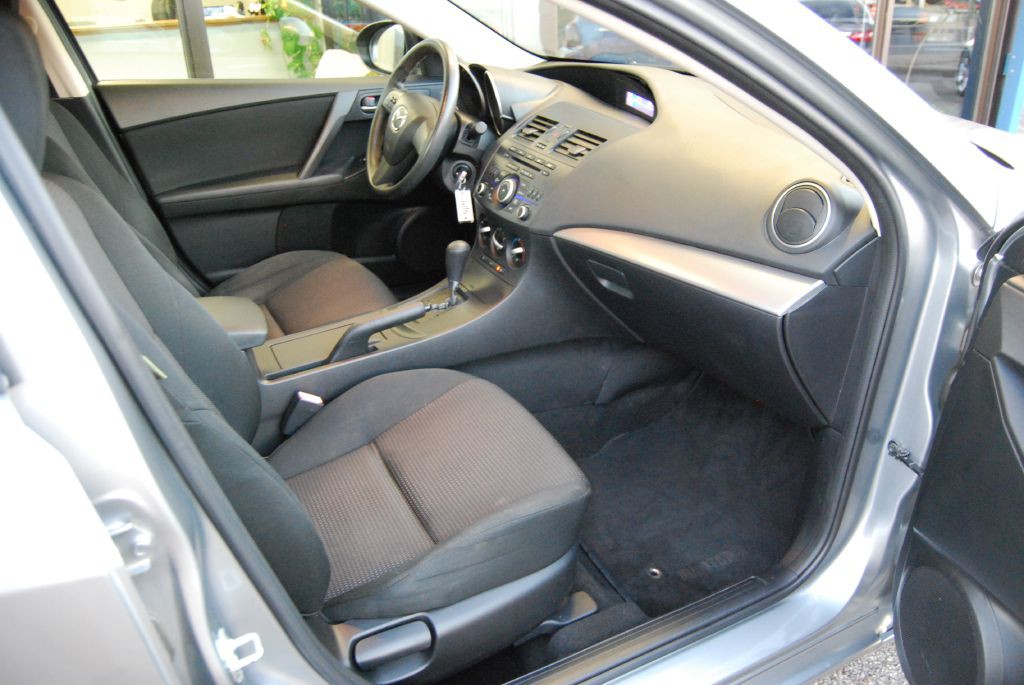2013 Mazda Mazda3 Image 3