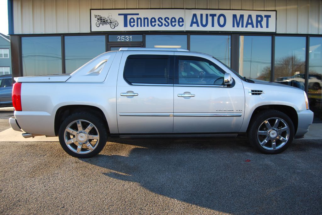 2011 Cadillac Escalade Image 1