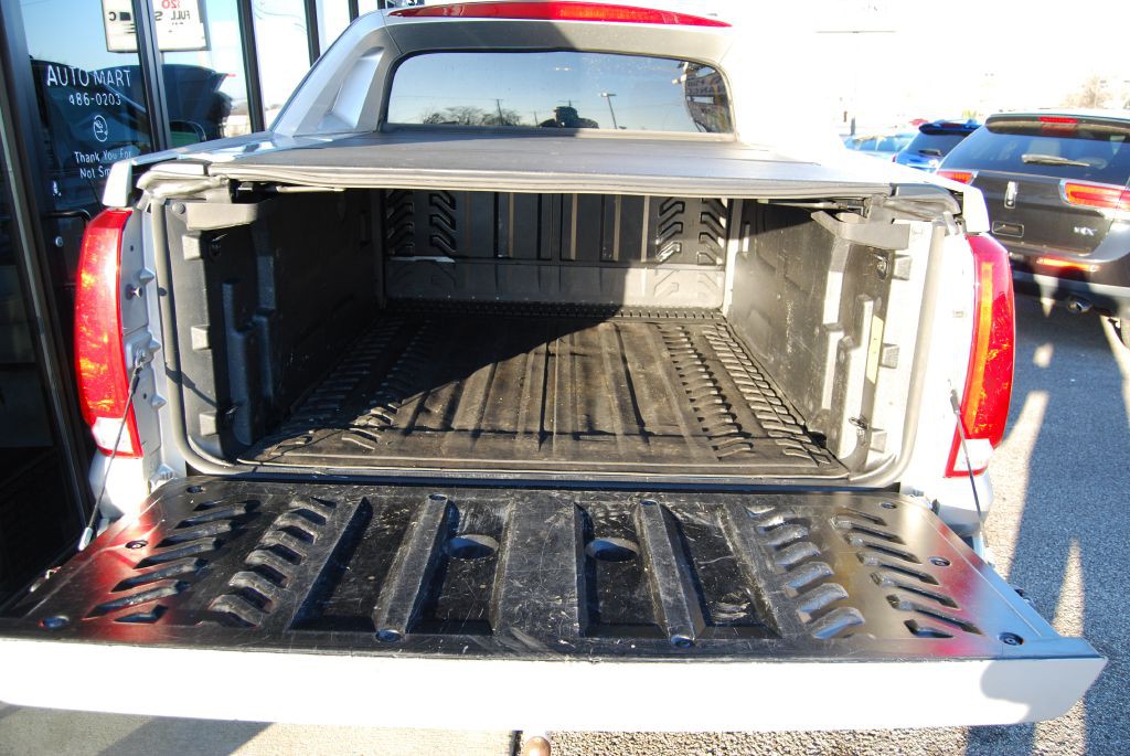 2011 Cadillac Escalade Image 5